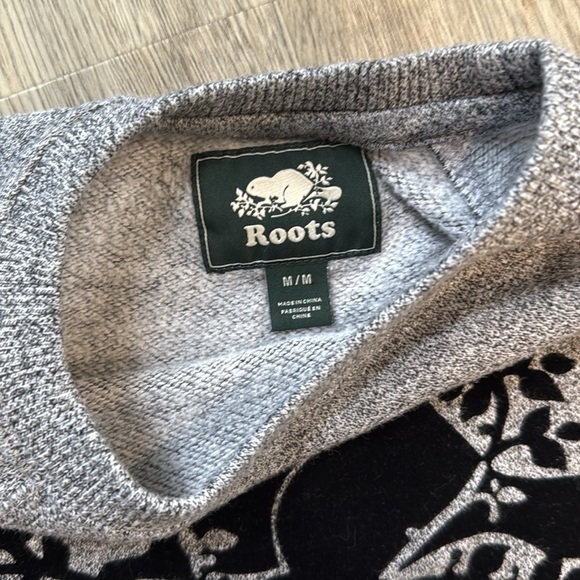 NWOT Beaver Long Sleeve T-Shirt from Roots size medium (H27) - Picture 4 of 5